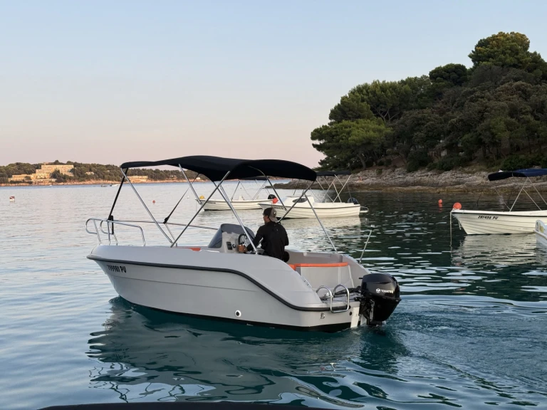 Pronajmout Motorová loď se skipperem či ne sport-mare v Pula
