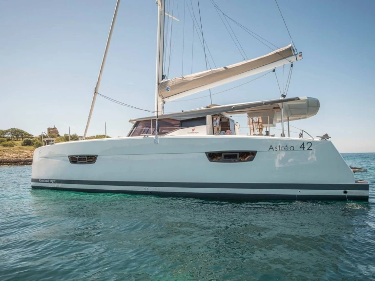 Pronájem Katamarán Fountaine Pajot s licencí