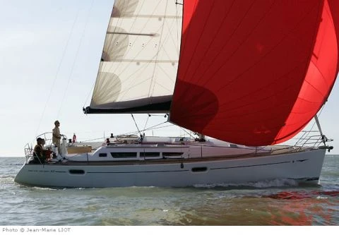 Jeanneau Sun Odyssey 42i jednotlivci a charterové společnosti v Lavrio