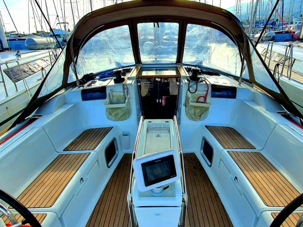 Jeanneau Sun Odyssey 449 jednotlivci a charterové společnosti v Piso Livadi