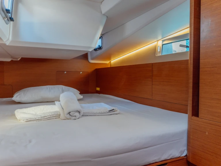 Pronájem jachty v Nea Peramos -Jeanneau Sun Odyssey 490 na Samboatu