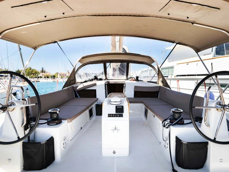 Pronájem jachty v Nea Peramos -Jeanneau Sun Odyssey 490 na Samboatu