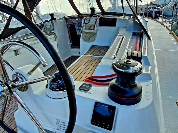 Pronájem lodi Piso Livadi lákavé ceny Sun Odyssey 449