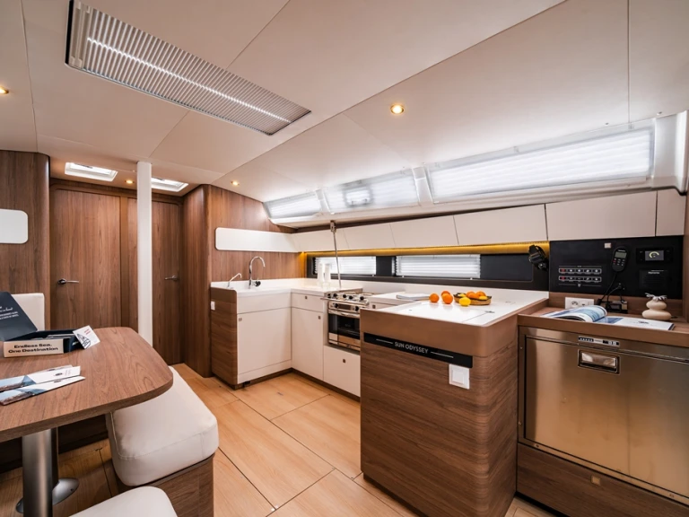 Pronájem lodi Piso Livadi lákavé ceny Sun Odyssey 455
