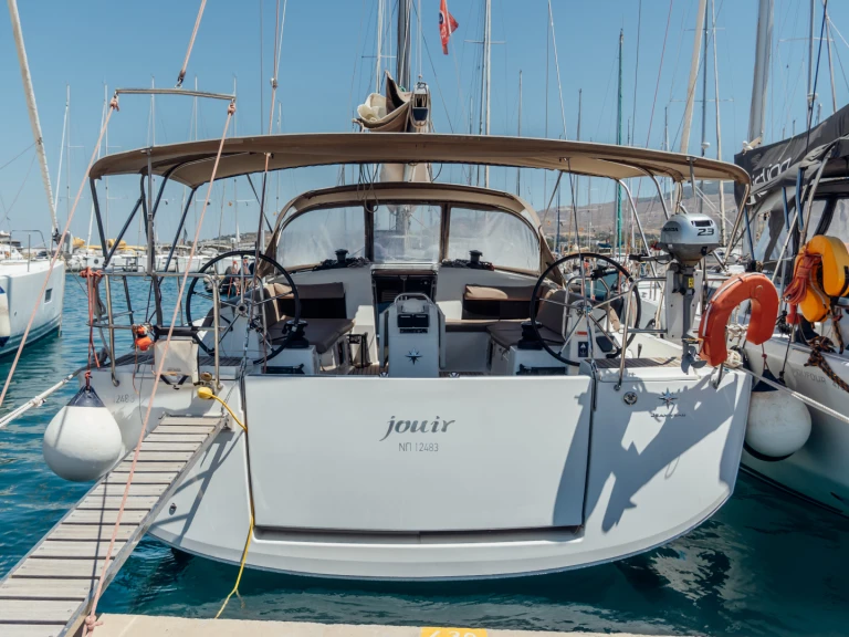 Pronajmout si Jeanneau Sun Odyssey 490 v Nea Peramos