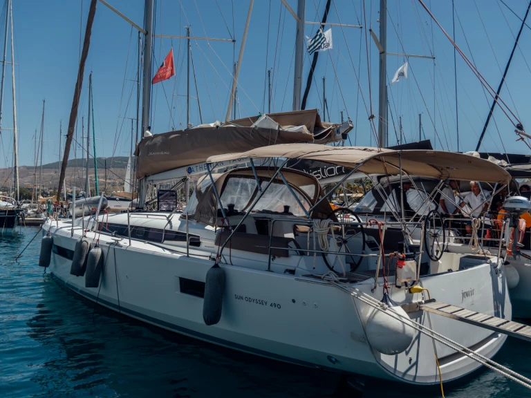 Pronájem lodi Nea Peramos lákavé ceny Sun Odyssey 490