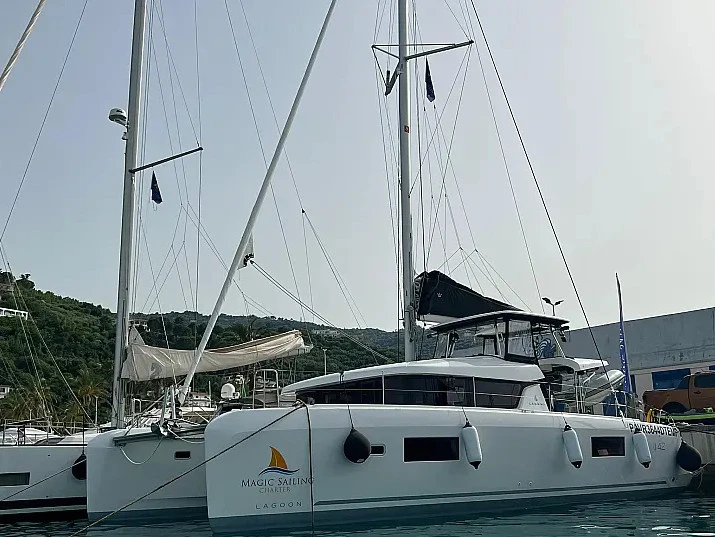 Pronajmout Katamarán se skipperem či ne Lagoon v Castellammare del Golfo