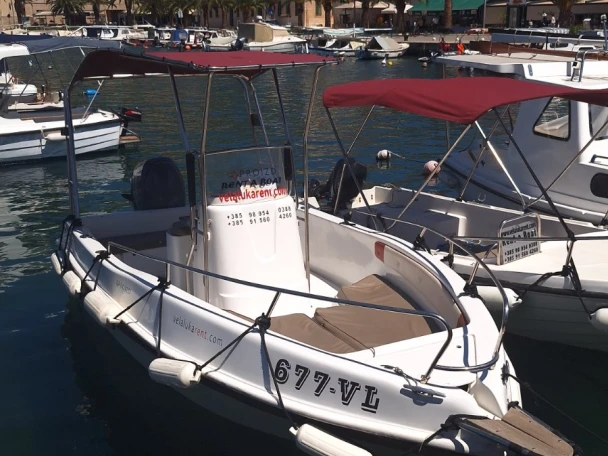 Pronájem lodi Vela Luka lákavé ceny bluemax 550
