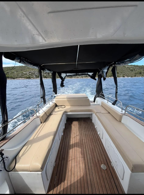 Pronajmout si Sea Thunder 9 Bakan v Hvar 