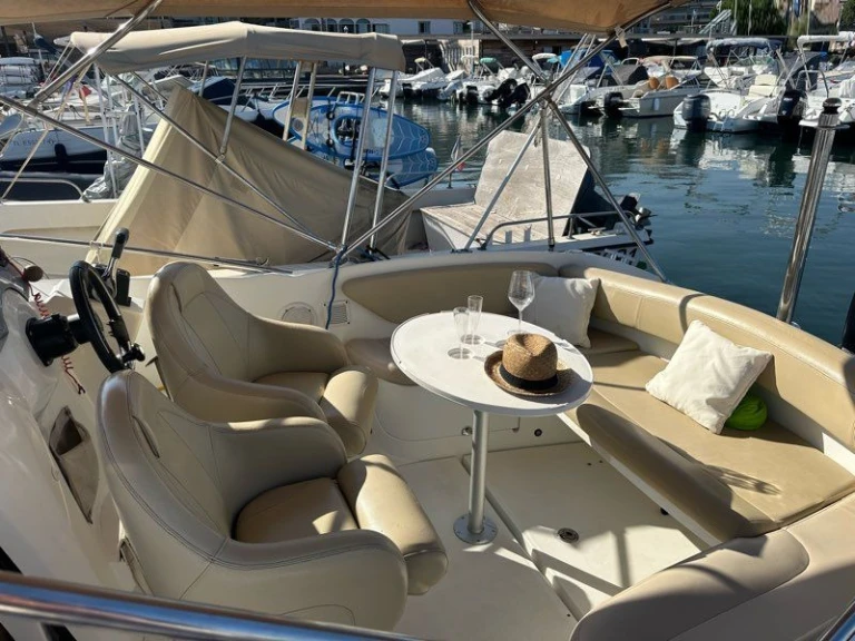 Bénéteau Flyer 750 Sun Deck jednotlivci a charterové společnosti v Mandelieu-la-Napoule