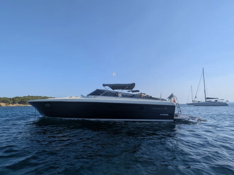 Pronájem lodi Itama 40 v Port Grimaud na Samboatu