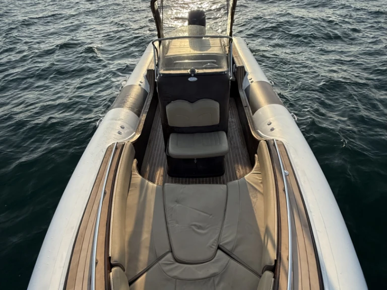 Pronájem Polotuhá loď Wimbi Boats s licencí