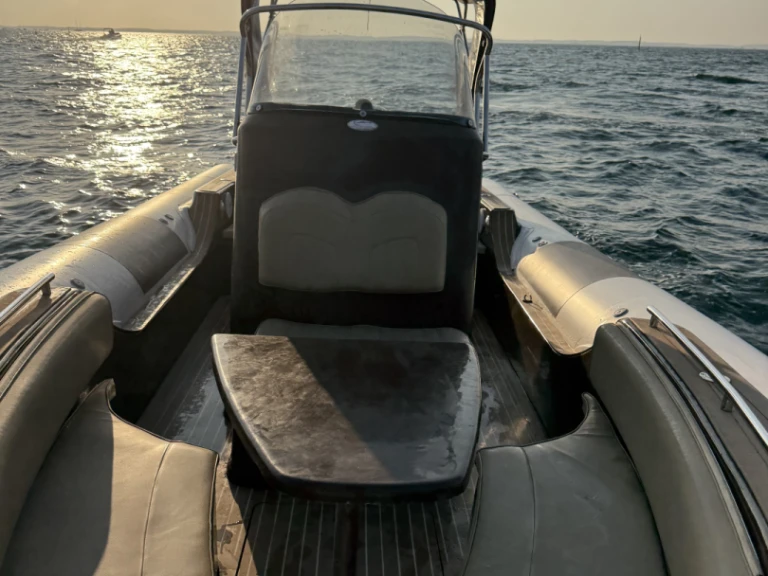 Polotuhá loď k pronájmu v Arcachon za nejlepší cenu