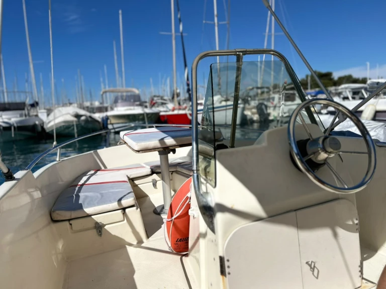 Pronájem lodi Antibes lákavé ceny Ultra 405