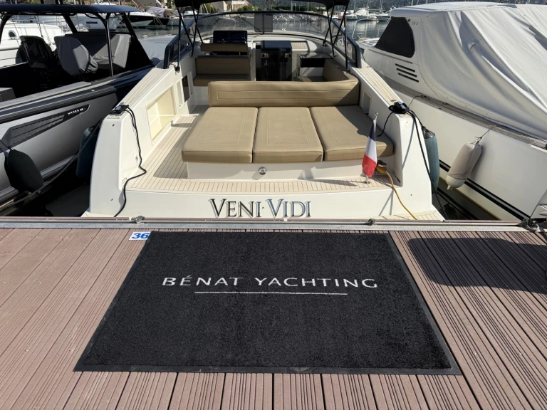 Pronájem lodi Saint-Tropez lákavé ceny VanDutch 40