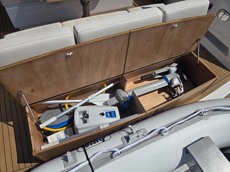 Pronájem Motorová loď Pardo Yachts s licencí