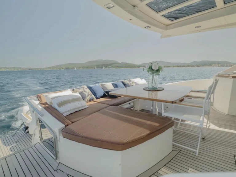 Pronájem jachty v Port des Marines de Cogolin -Princess Princess V70 na Samboatu