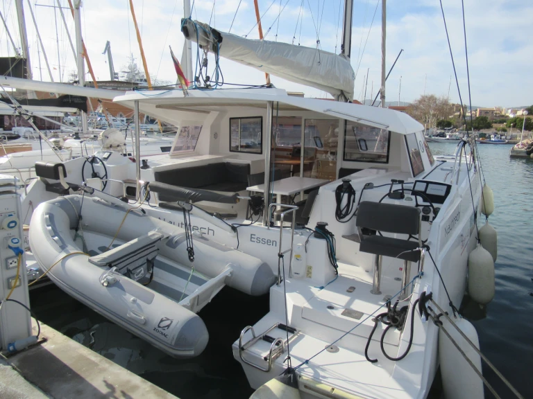 Nautitech Nautitech 40 Open  jednotlivci a charterové společnosti v Port-Saint-Louis-du-Rhône