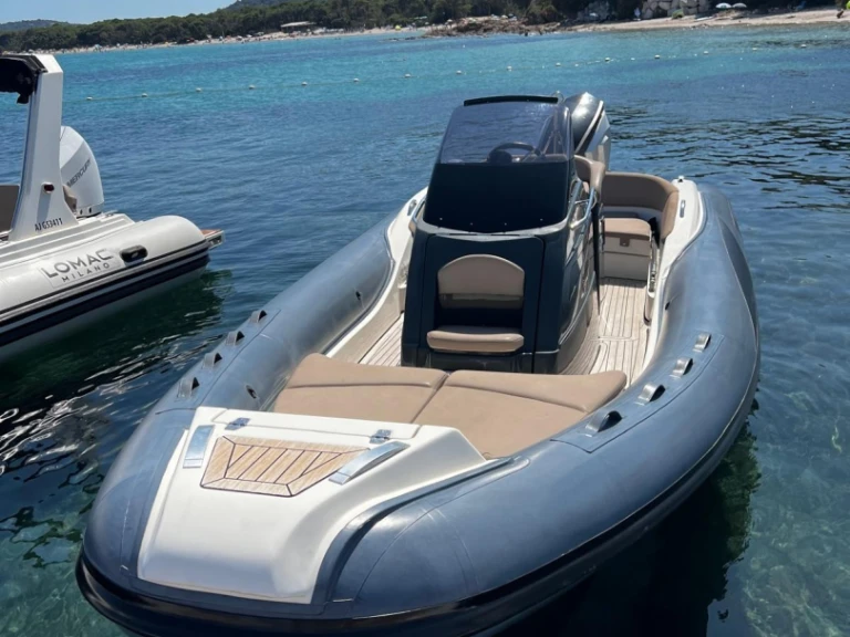 Pronajmout si Lomac Adrenalina 7.0 v Golfe de Pinarellu