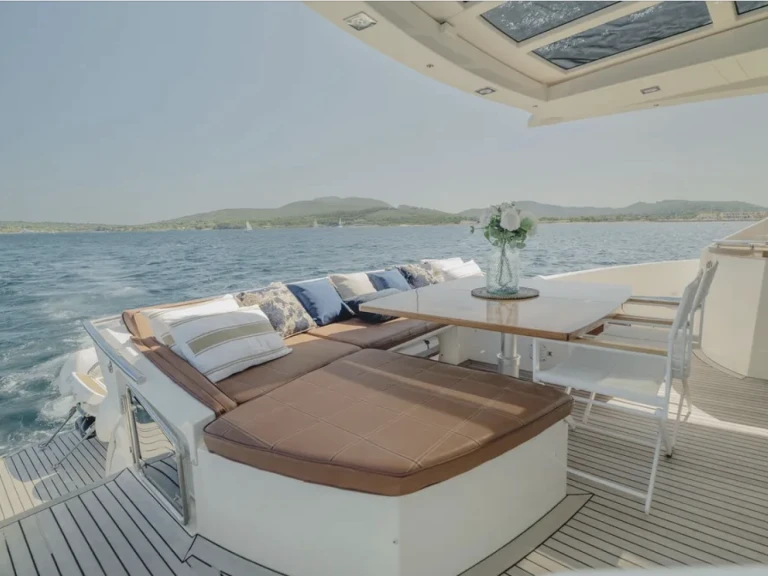 Pronajmout Jachta se skipperem či ne Absolute v Golfe de Saint-Tropez