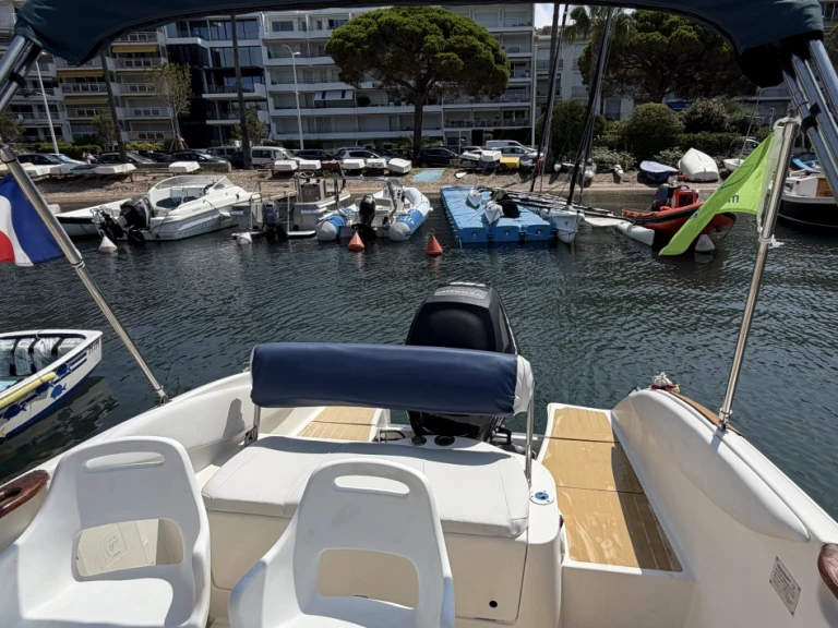 Pronajmout si Quicksilver Quicksilver 600 Commander v Cannes