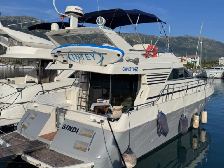 Pronájem lodi Ferretti Altura 39 v Rrethi i Vlorës na Samboatu