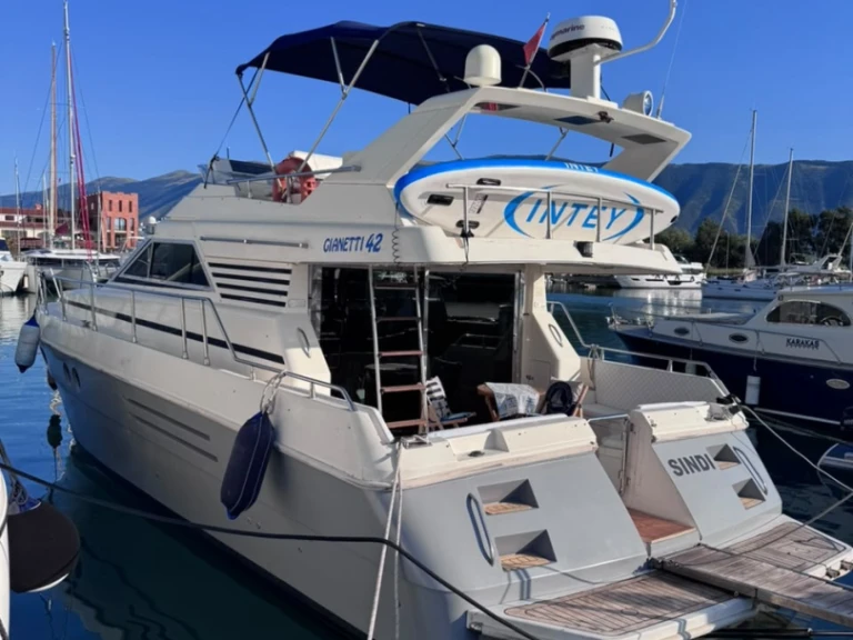 Pronájem Motorová loď v Rrethi i Vlorës -Ferretti Altura 39