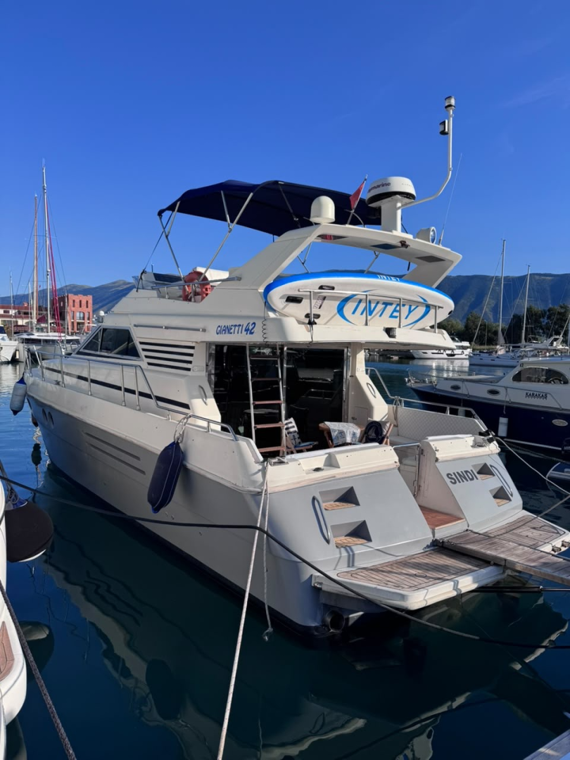 Pronájem Motorová loď v Rrethi i Vlorës -Ferretti Altura 39