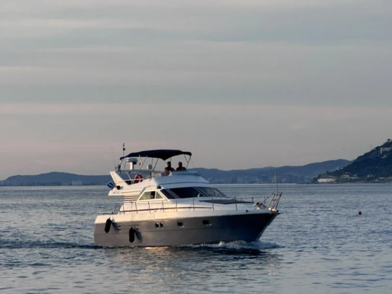 Pronájem Motorová loď Ferretti s licencí