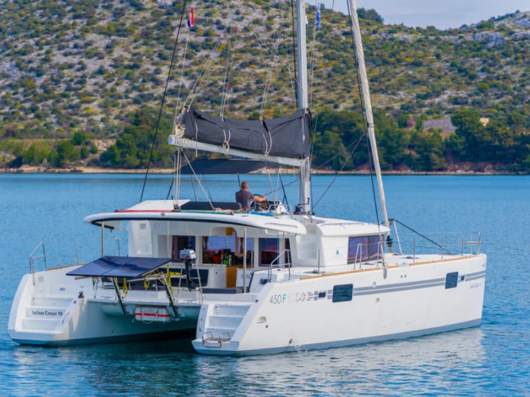 Pronajmout Katamarán se skipperem či ne Lagoon v Rogoznica