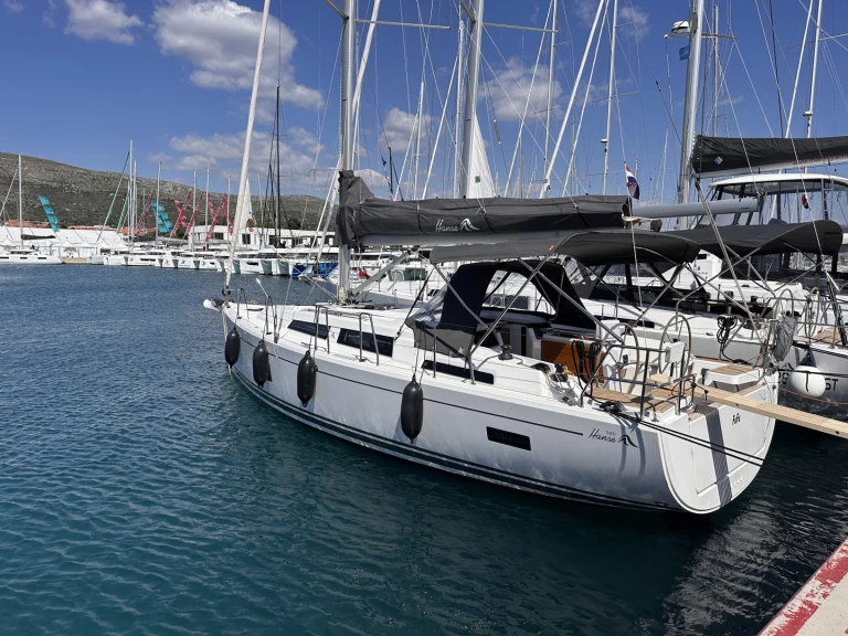 Pronajmout si Hanse Hanse 388 v Donji Seget