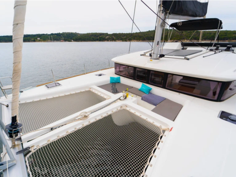 Pronajmout Katamarán se skipperem či ne Lagoon v Rogoznica