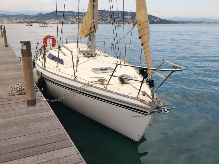 Pronájem jachty v Cannes -Jeanneau Aquila na Samboatu