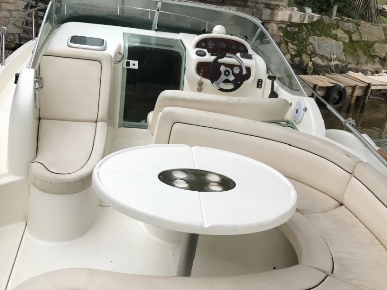 Pronajmout Motorová loď se skipperem či ne Jeanneau v Toulon