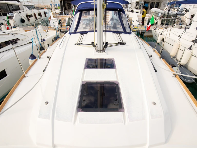 Pronájem lodi Castellammare del Golfo lákavé ceny Oceanis 38.1