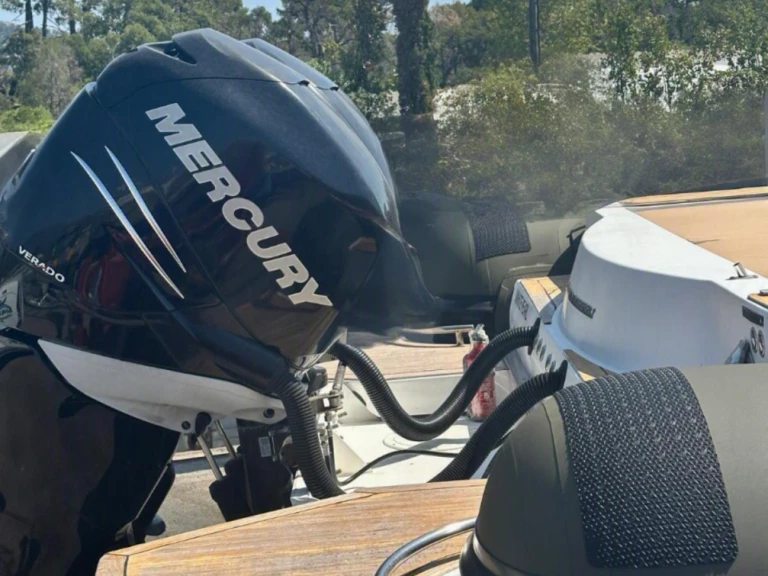 Pronájem lodi cantieri magazzu SPIDER v Porto-Vecchio na Samboatu