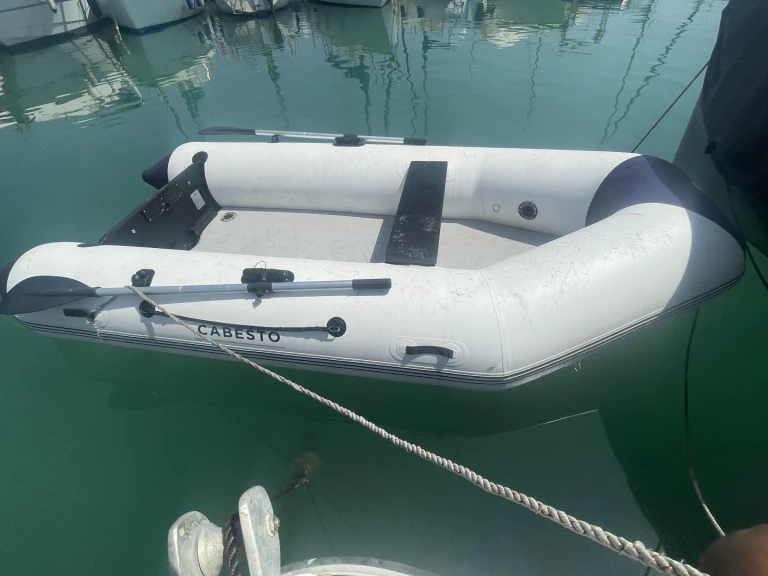 Motorová loď k pronájmu v Saint-Laurent-du-Var za nejlepší cenu