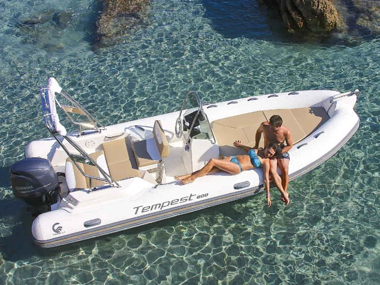 Capelli Tempest 600 jednotlivci a charterové společnosti v Port de Pollenca