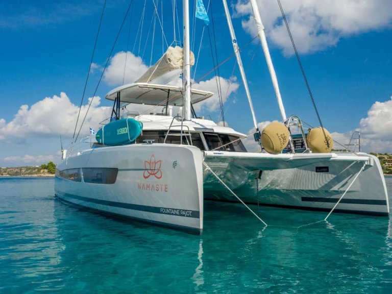 Pronajmout si Fountaine Pajot NAMASTE (SAMANA) v Atény