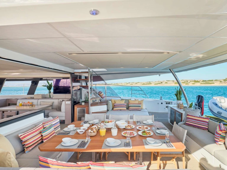 Pronájem jachty v Atény -Fountaine Pajot ALENA na Samboatu