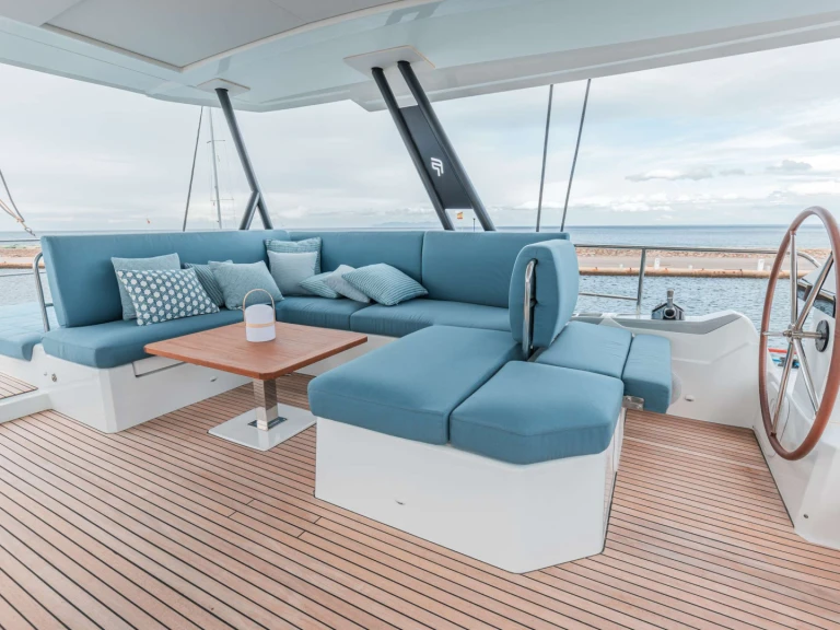 Pronajmout si Fountaine Pajot The Blue Dream v Neapol