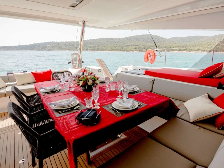 Fountaine Pajot ASTORIA jednotlivci a charterové společnosti v Atény