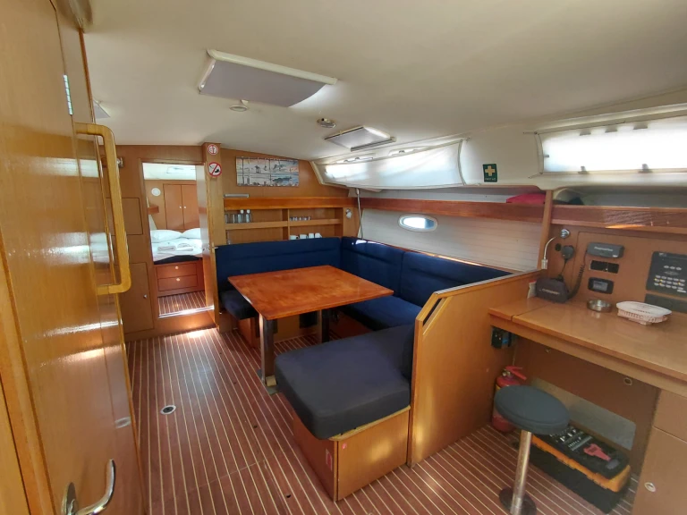 Pronájem jachty v Nikiána -Bavaria Bavaria 43 Cruiser na Samboatu