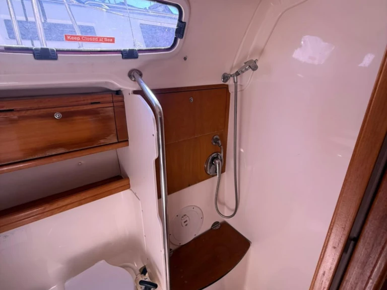 Pronájem lodi Lavrio lákavé ceny Bavaria 42 Cruiser