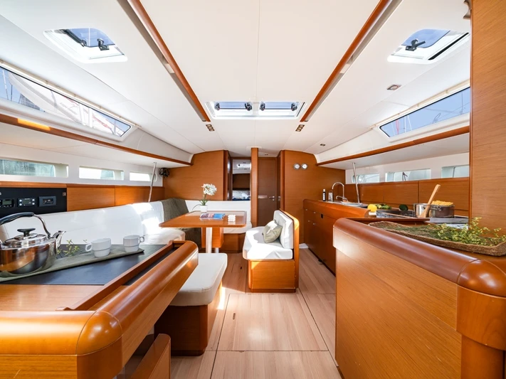 Pronájem lodi Piso Livadi lákavé ceny Sun Odyssey 519