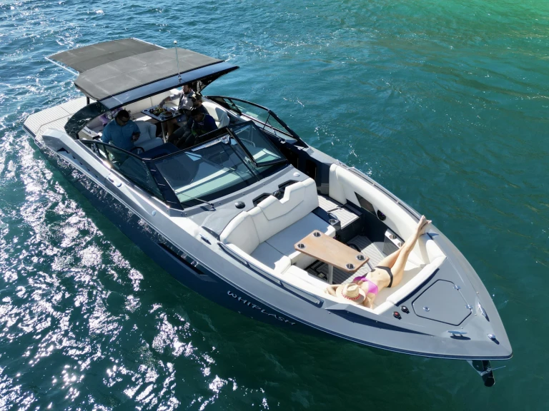 Cruisers 350 Sundancer jednotlivci a charterové společnosti v Cabo San Lucas