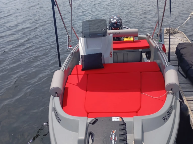 Motorová loď k pronájmu v Port Leucate za nejlepší cenu