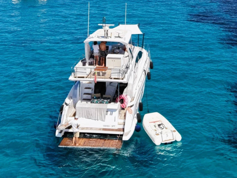 Azimut Azimut 50 Fly jednotlivci a charterové společnosti v Golfe-Juan