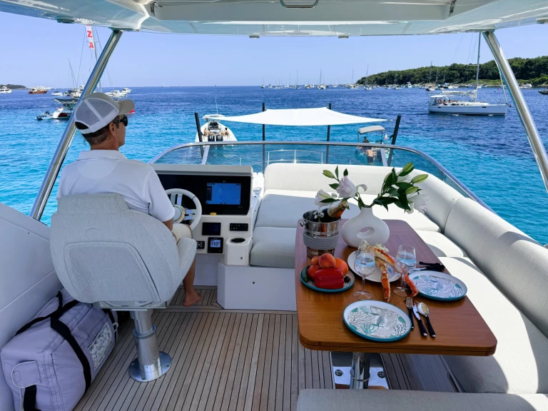Pronájem lodi Golfe-Juan lákavé ceny Azimut 50 Fly
