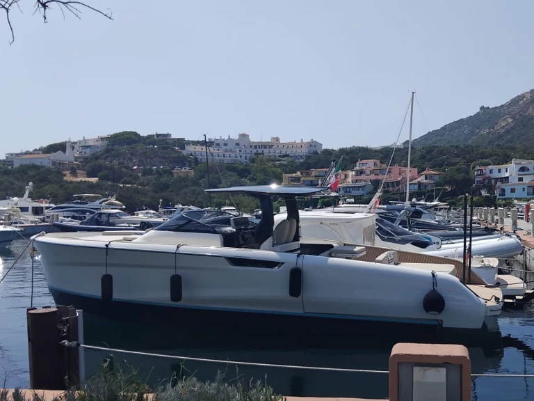 Bellini Yachts Astor 36 jednotlivci a charterové společnosti v Porto Cervo